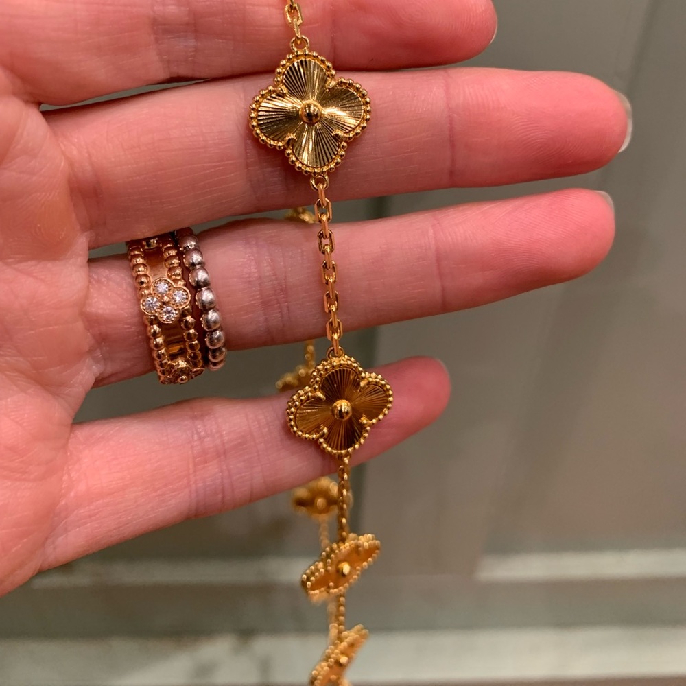 20 motif Clover Necklace